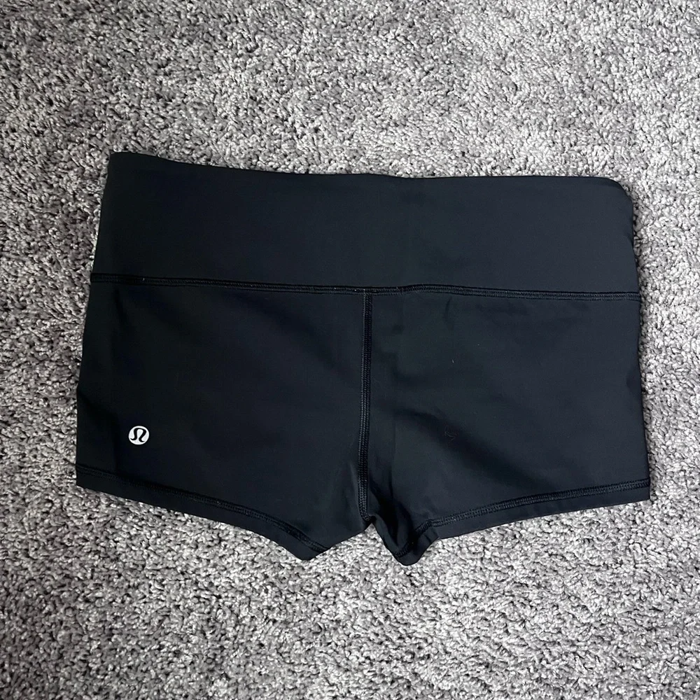 LULU LEMON | Shorts - Picture 1 of 8
